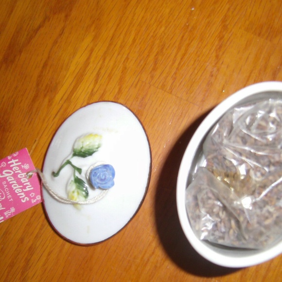 Andre Richard Japan Porcelain Trinket Box Floral D - Picture 7 of 8